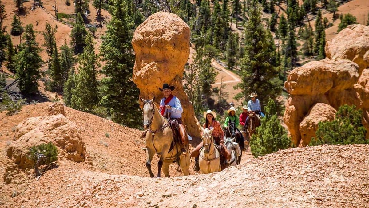 Horseback riders on a trail among the Bryce Canyon hoodoos